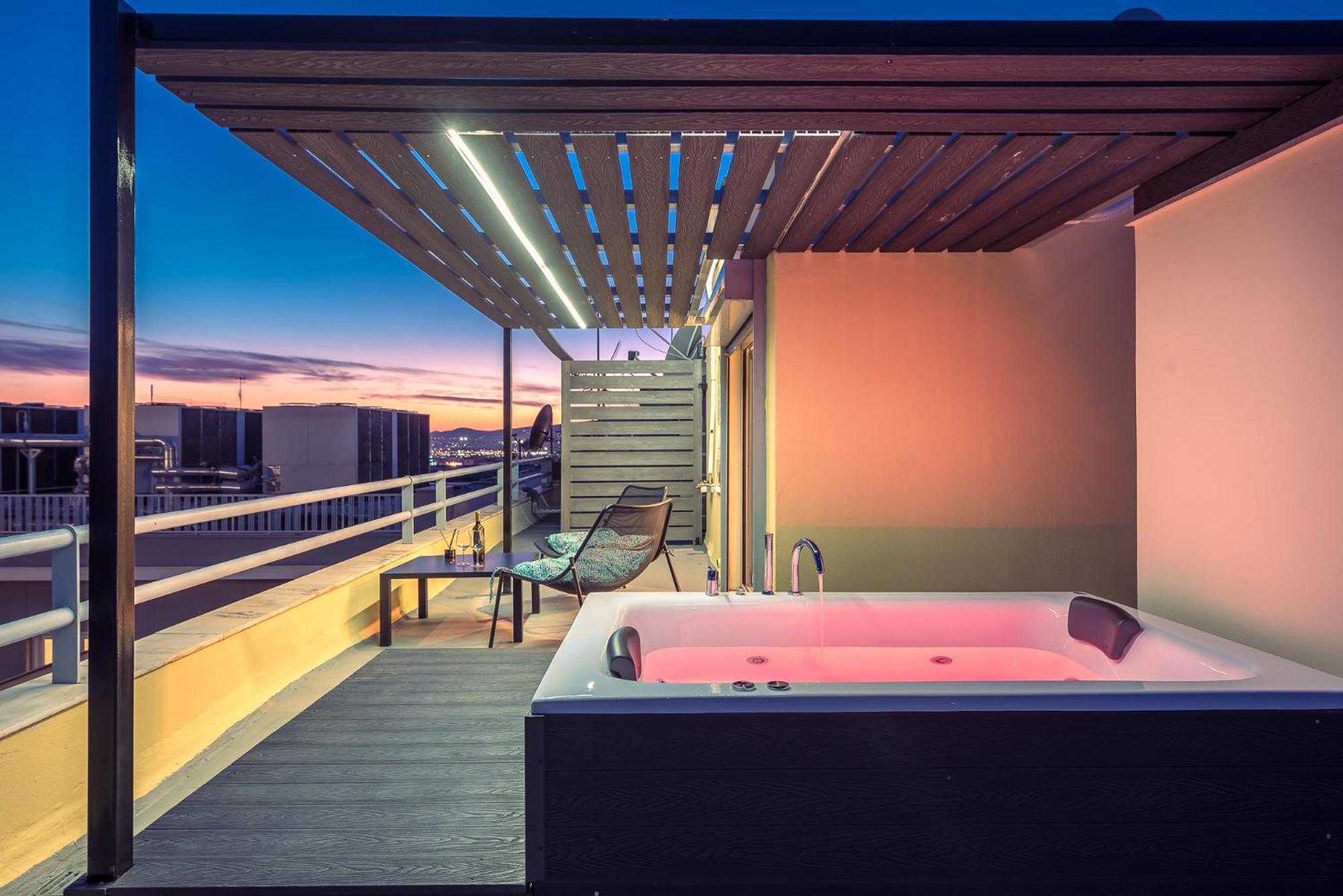 Acropolis View Mini Sky Suite & Hot Tub Atene Esterno foto