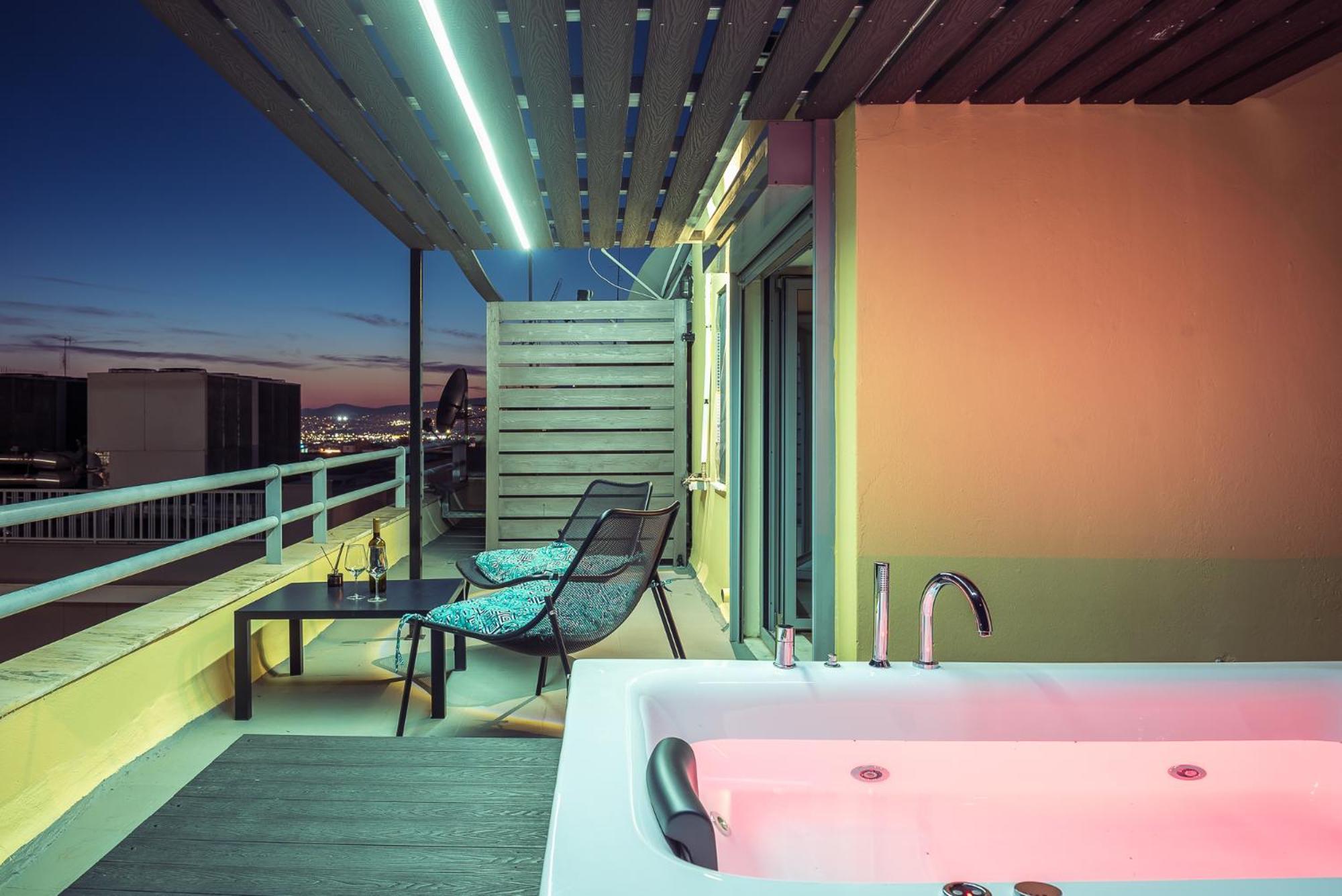 Acropolis View Mini Sky Suite & Hot Tub Atene Esterno foto